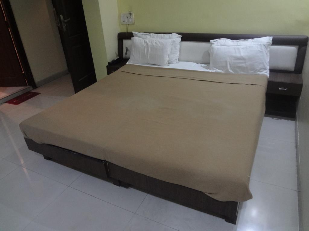 Hotel Rangolii Inn-Delux